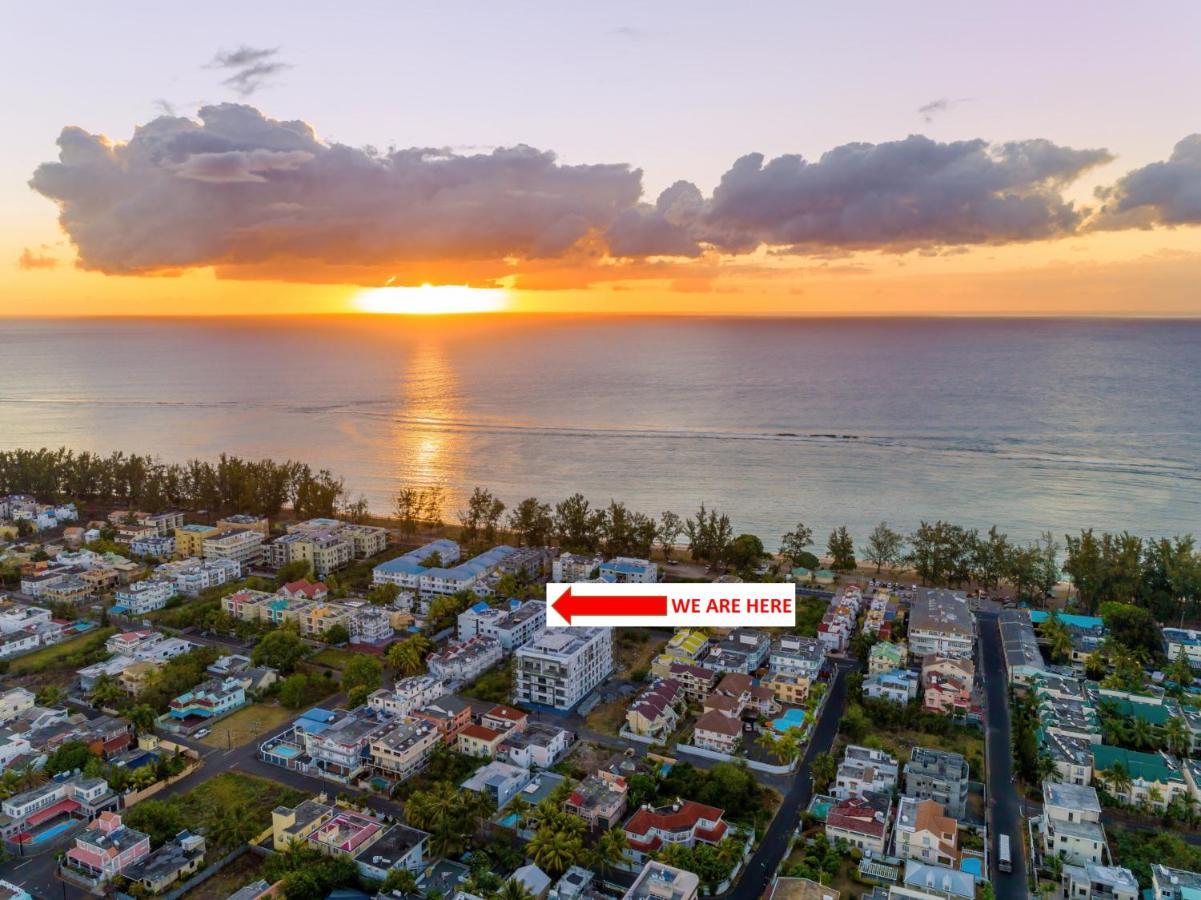 Les Cerisiers Beach Residence, Cosy And Modern 3 Bedroom Apartment Located 50 Metres From The Beach And From All Amenities And Restaurants On The Coastal Road Flic en Flac Bagian luar foto