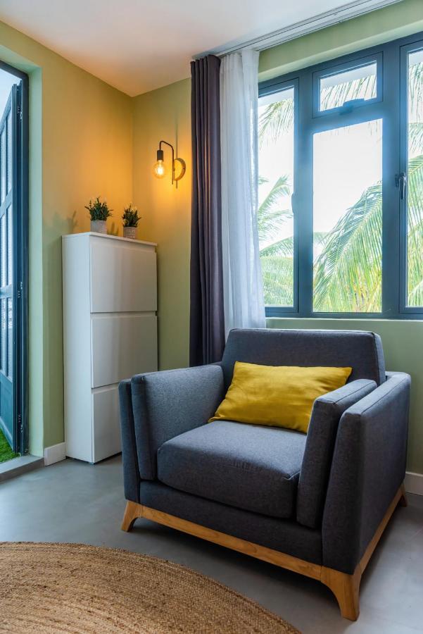 Les Cerisiers Beach Residence, Cosy And Modern 3 Bedroom Apartment Located 50 Metres From The Beach And From All Amenities And Restaurants On The Coastal Road Flic en Flac Bagian luar foto