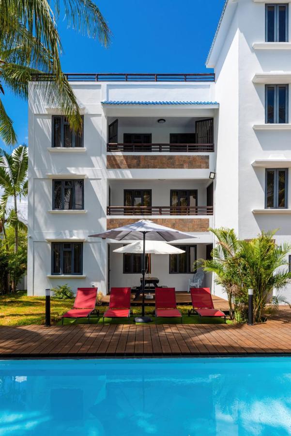 Les Cerisiers Beach Residence, Cosy And Modern 3 Bedroom Apartment Located 50 Metres From The Beach And From All Amenities And Restaurants On The Coastal Road Flic en Flac Bagian luar foto
