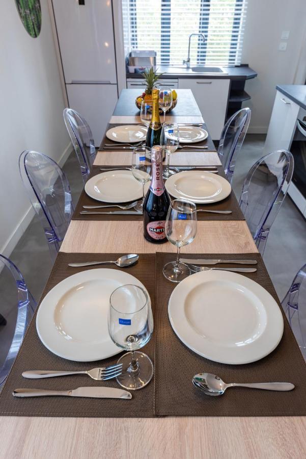 Les Cerisiers Beach Residence, Cosy And Modern 3 Bedroom Apartment Located 50 Metres From The Beach And From All Amenities And Restaurants On The Coastal Road Flic en Flac Bagian luar foto