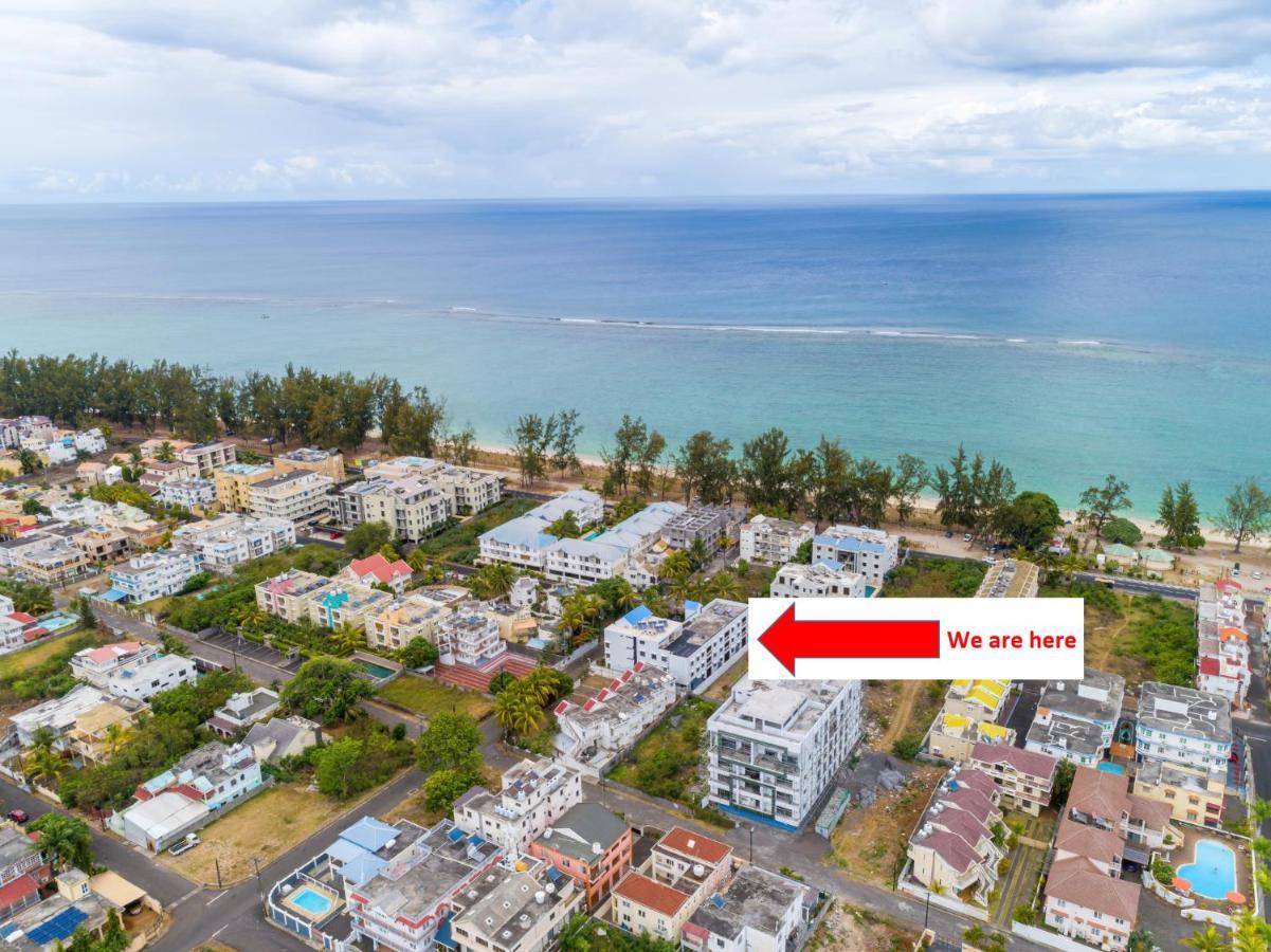 Les Cerisiers Beach Residence, Cosy And Modern 3 Bedroom Apartment Located 50 Metres From The Beach And From All Amenities And Restaurants On The Coastal Road Flic en Flac Bagian luar foto