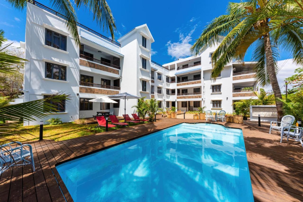 Les Cerisiers Beach Residence, Cosy And Modern 3 Bedroom Apartment Located 50 Metres From The Beach And From All Amenities And Restaurants On The Coastal Road Flic en Flac Bagian luar foto