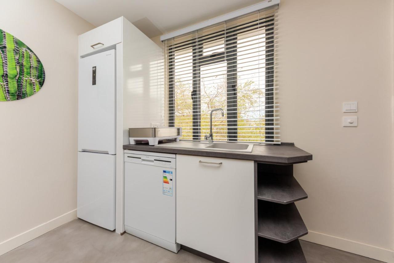 Les Cerisiers Beach Residence, Cosy And Modern 3 Bedroom Apartment Located 50 Metres From The Beach And From All Amenities And Restaurants On The Coastal Road Flic en Flac Bagian luar foto