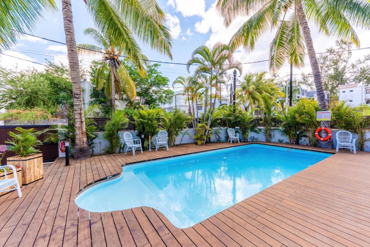 Les Cerisiers Beach Residence, Cosy And Modern 3 Bedroom Apartment Located 50 Metres From The Beach And From All Amenities And Restaurants On The Coastal Road Flic en Flac Bagian luar foto