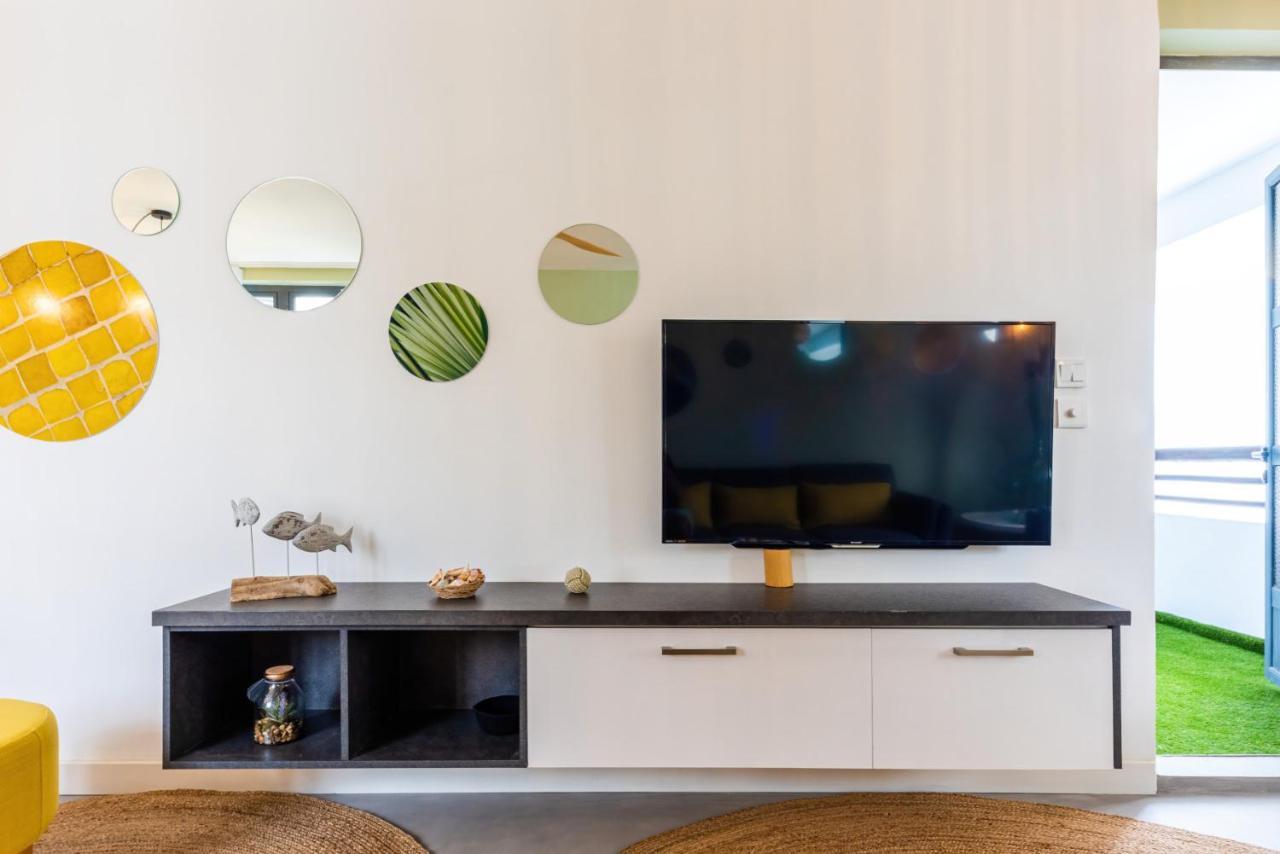 Les Cerisiers Beach Residence, Cosy And Modern 3 Bedroom Apartment Located 50 Metres From The Beach And From All Amenities And Restaurants On The Coastal Road Flic en Flac Bagian luar foto