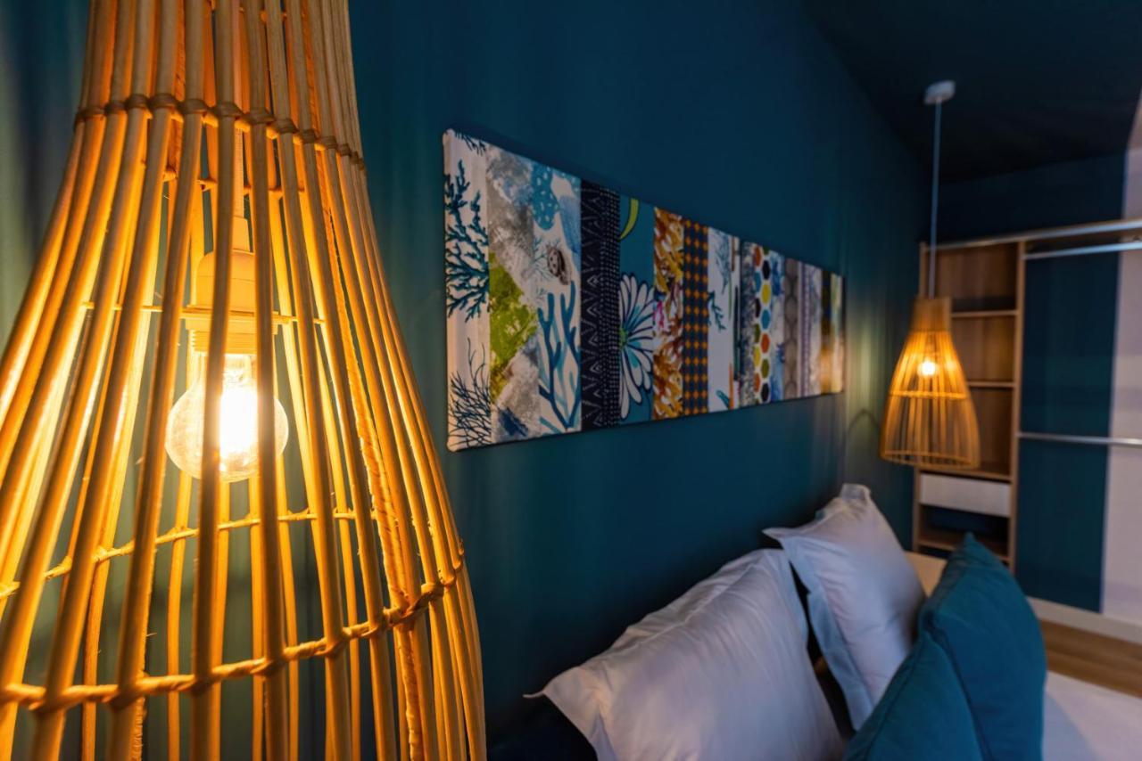 Les Cerisiers Beach Residence, Cosy And Modern 3 Bedroom Apartment Located 50 Metres From The Beach And From All Amenities And Restaurants On The Coastal Road Flic en Flac Bagian luar foto