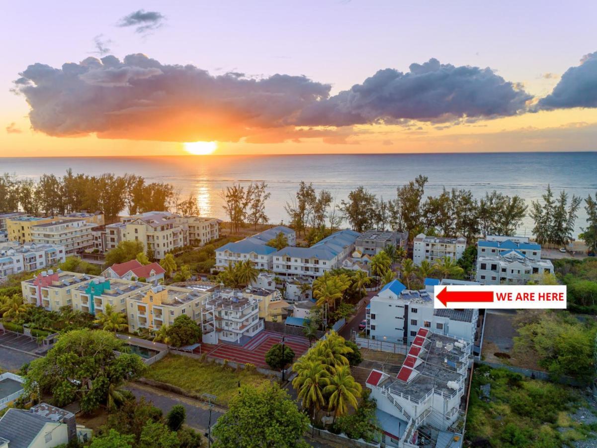 Les Cerisiers Beach Residence, Cosy And Modern 3 Bedroom Apartment Located 50 Metres From The Beach And From All Amenities And Restaurants On The Coastal Road Flic en Flac Bagian luar foto