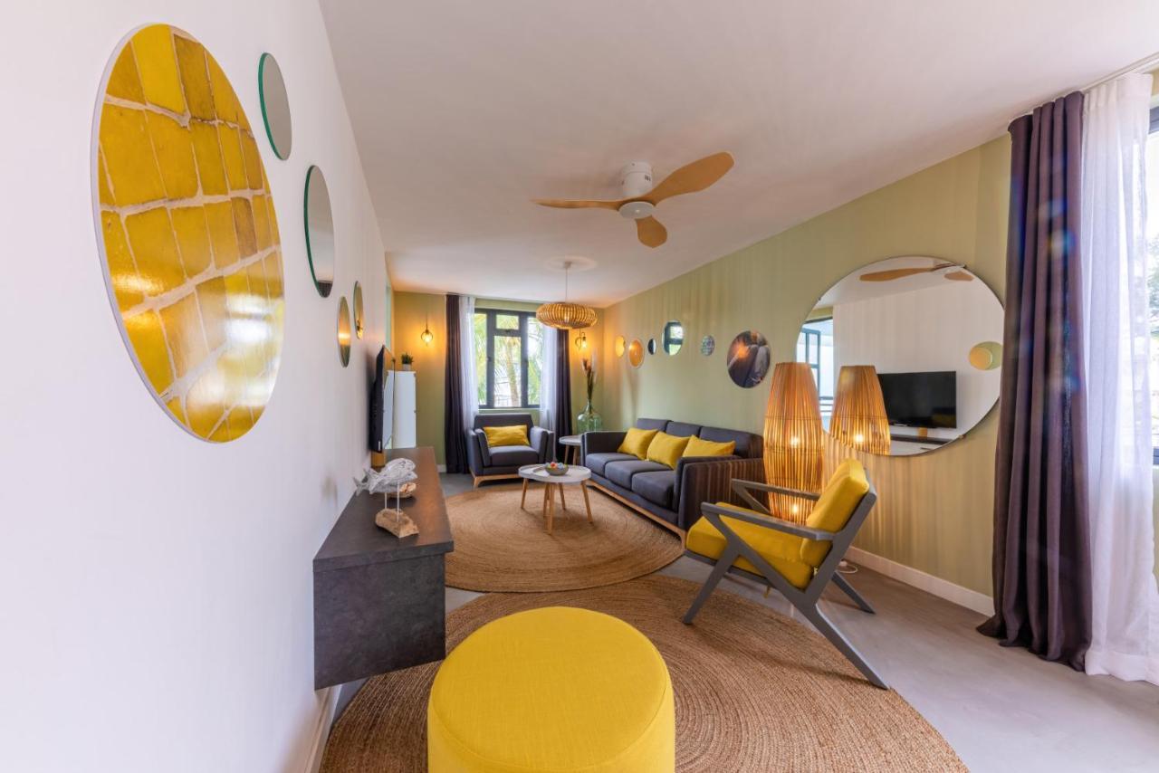 Les Cerisiers Beach Residence, Cosy And Modern 3 Bedroom Apartment Located 50 Metres From The Beach And From All Amenities And Restaurants On The Coastal Road Flic en Flac Bagian luar foto