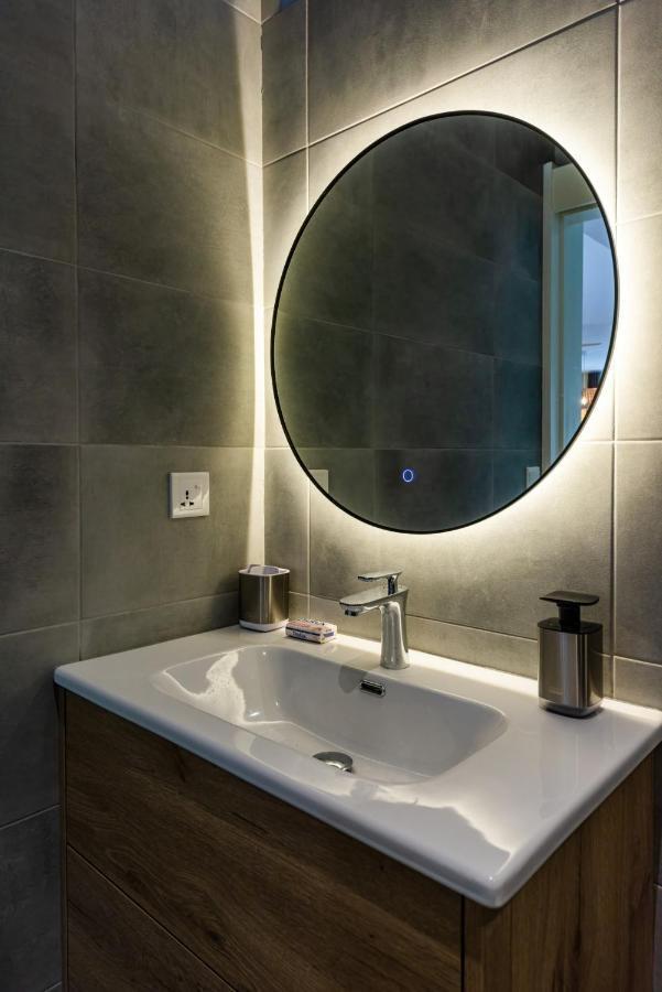 Les Cerisiers Beach Residence, Cosy And Modern 3 Bedroom Apartment Located 50 Metres From The Beach And From All Amenities And Restaurants On The Coastal Road Flic en Flac Bagian luar foto