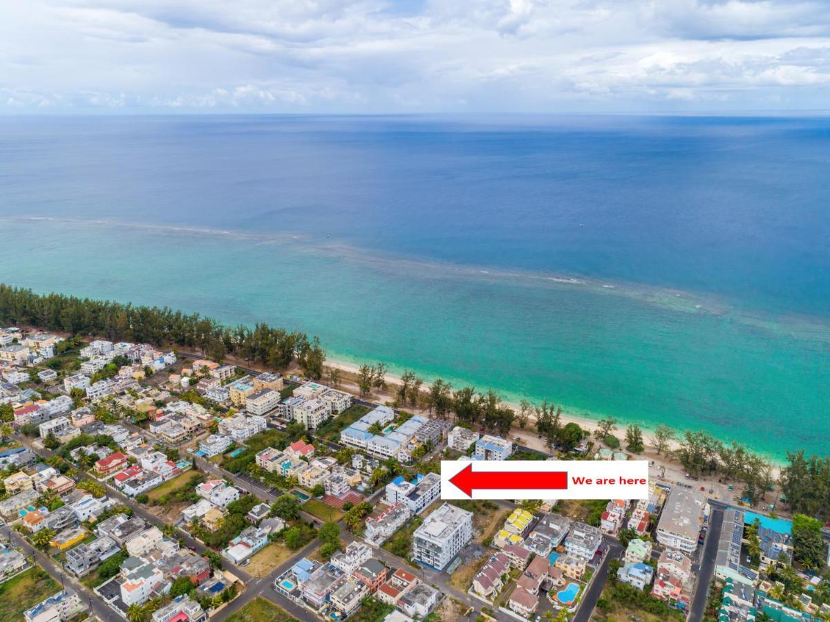 Les Cerisiers Beach Residence, Cosy And Modern 3 Bedroom Apartment Located 50 Metres From The Beach And From All Amenities And Restaurants On The Coastal Road Flic en Flac Bagian luar foto